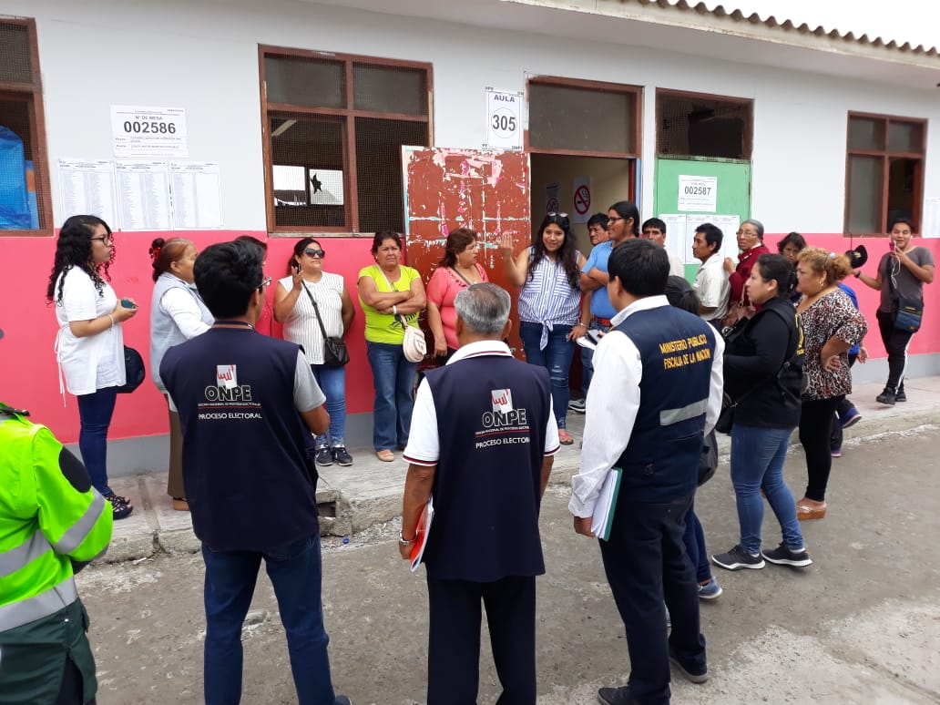 Desorden y retraso en las primeras horas de elecciones en la provincia del Santa