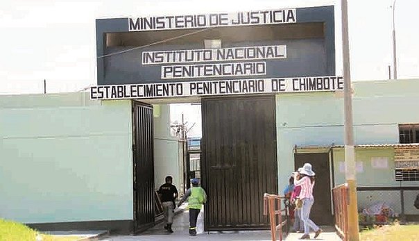 Condenan a mujer que intentó ingresar chip al penal de Cambio Puente