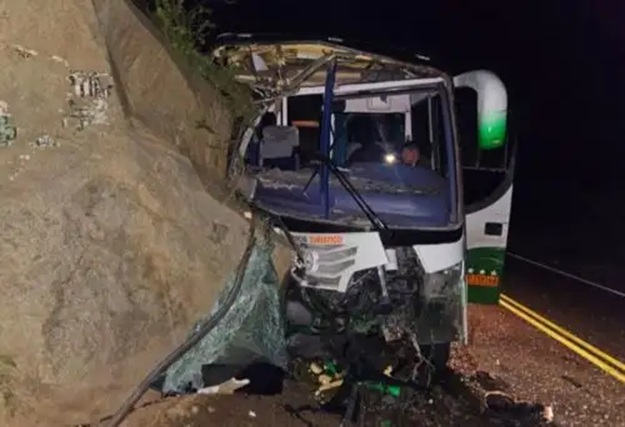 Miembros de selección distrital de vóley resultan heridos tras choque de bus cerca a Casma