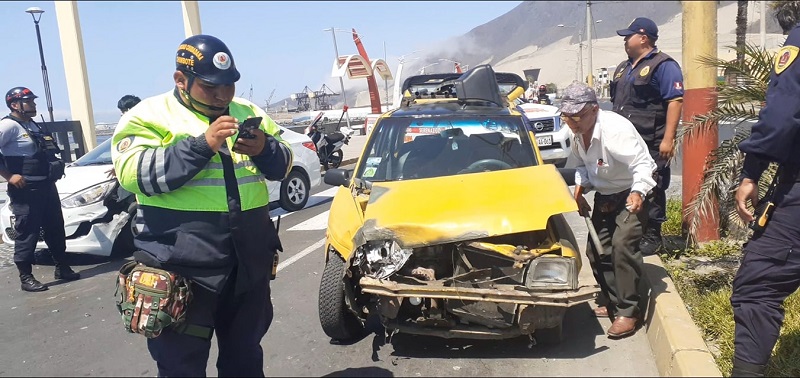 Chimbote: conductores de autos salvaron de morir tras aparatoso accidente