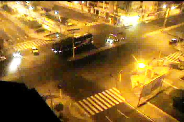 Chimbote: ómnibus arrastra por más de una cuadra a auto con tres ocupantes