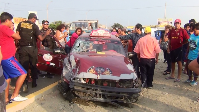 Nuevo Chimbote: cuatro heridos tras choque de autos 