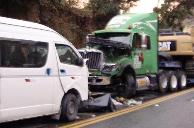 Un muerto y 15 heridos tras choque en vía Pativilca - Huaraz