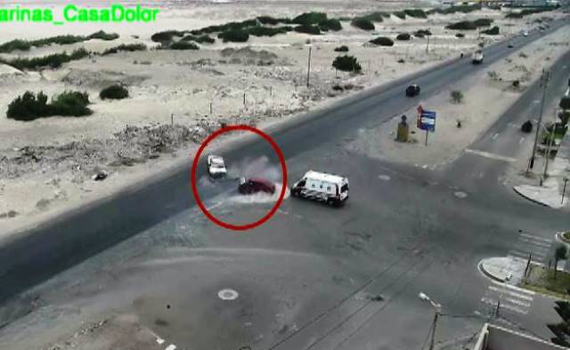 Nuevo Chimbote: violento choque entre patrullero y auto casi termina en tragedia