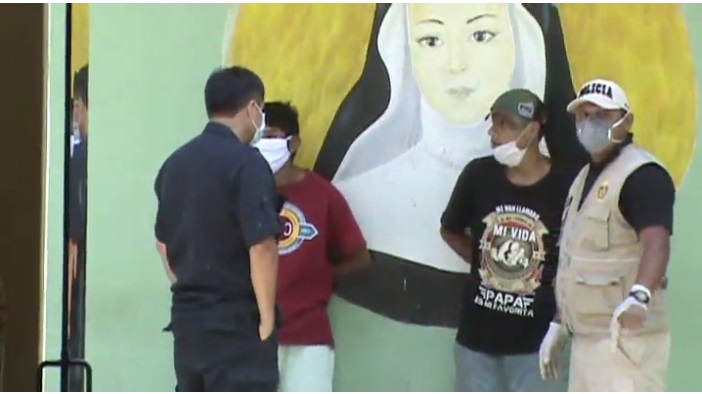 Policías intervienen a 2 delincuentes cuando robaban vehículo en Chimbote en plena emergencia (VIDEO)