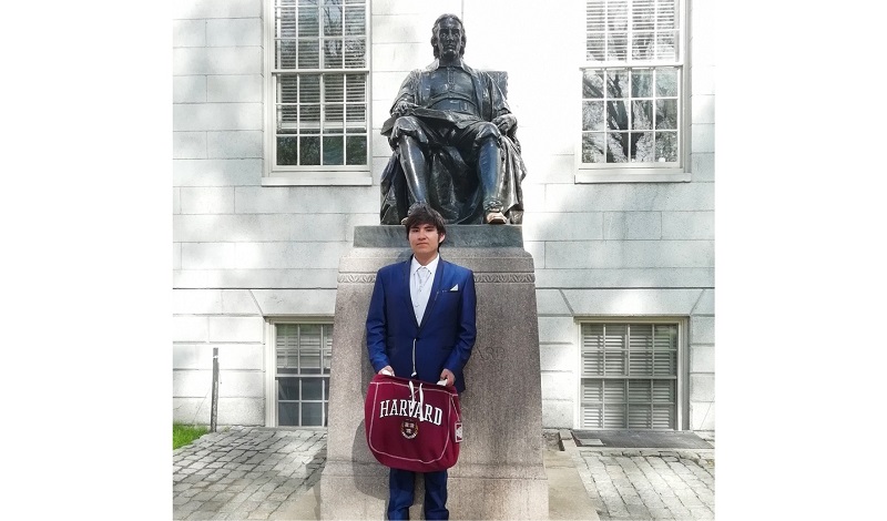 Becario hace historia en la carrera de Economía de San Marcos