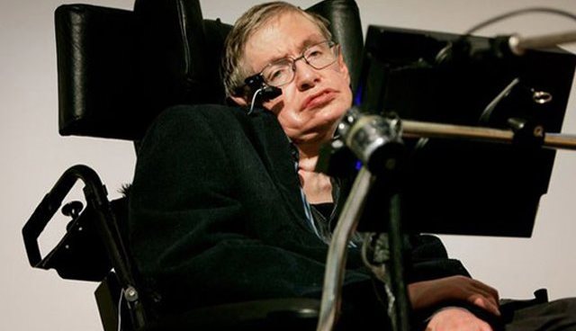  Stephen Hawking: “En 50 años los humanos estaremos viviendo en la Luna”