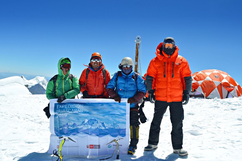 Científicos extraen muestras de hielo del nevado Huascarán