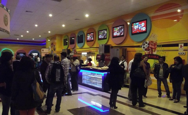 Delincuentes armados asaltan Cinerama del Megaplaza Chimbote y roban 13,500 soles