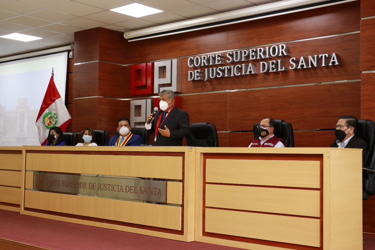 Carlos maya juramentó como presidente de la comisión provincial anticorrupción del santa