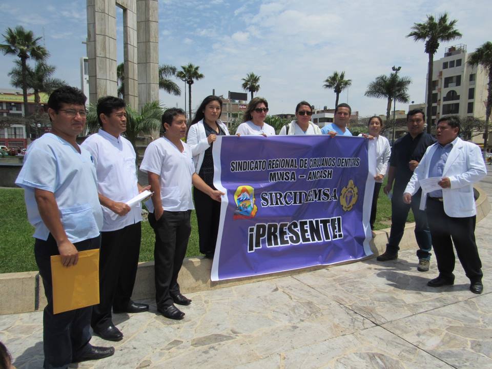 Chimbote: cirujanos dentistas realizan plantón para exigir mejoras salariales 
