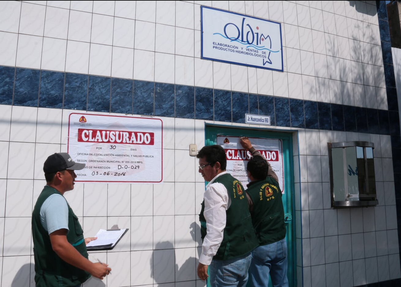Municipalidad clausuró pesquera que arroja efluentes al mar de Chimbote