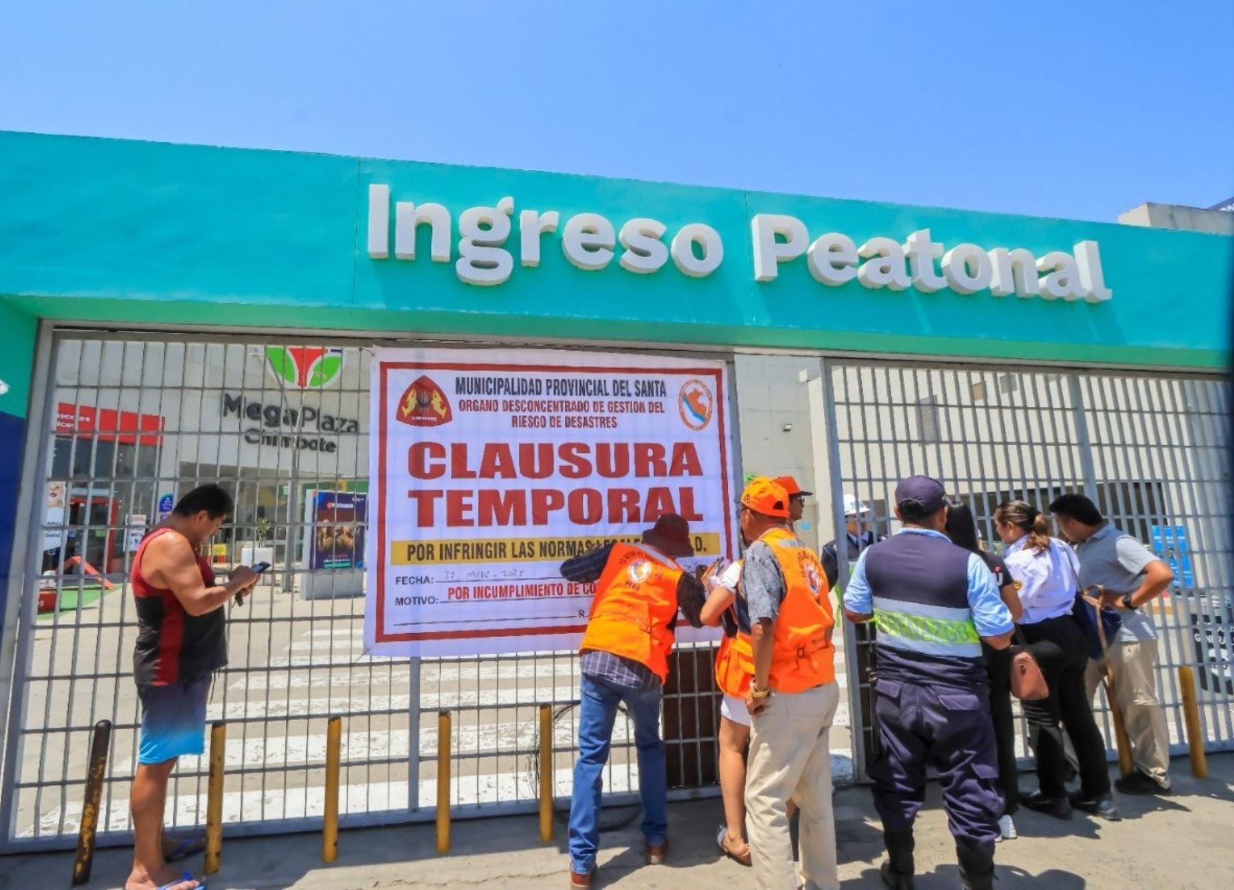 Municipio clausuró el centro comercial MegaPlaza de Chimbote por falta de mantenimiento en los techos 
