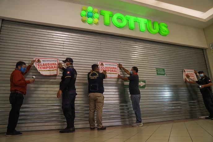 Clausuran supermercados Tottus por venta de productos no permitidos