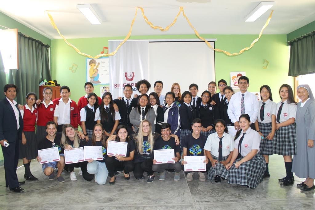 Voluntarios de proyecto EduAction capacitaron a más de 1000 estudiantes en Chimbote