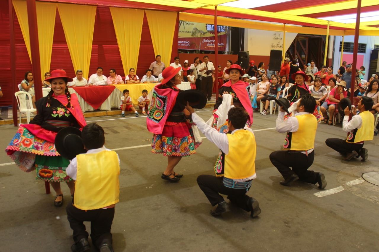Chimbote: alcalde Briceño clausuró talleres de “Vacaciones útiles 2019”