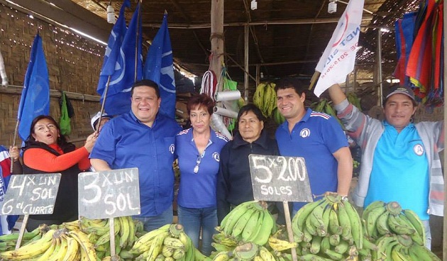   Candidato de Alianza para el Progreso, Clindt Silva,  recorrió mercados