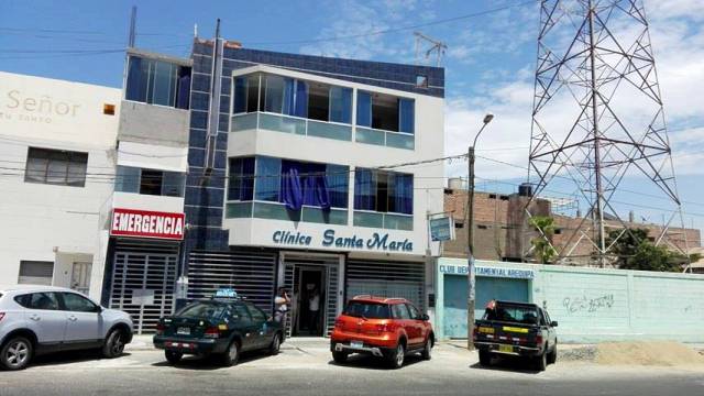 Trasladan a 20 niños a clínica de Chimbote ante el temor de haberse intoxicado con cloro en una piscina