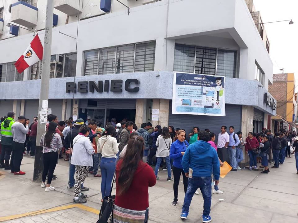 Chimbote: largas colas en la Reniec para tramitar el documento de identidad