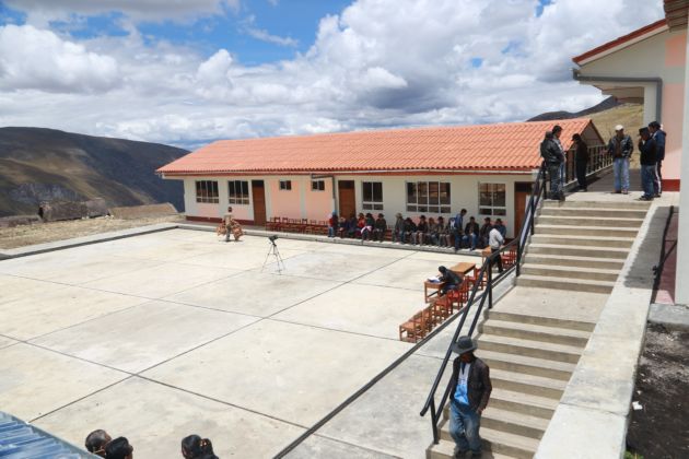 Inauguran moderno colegio en anexo del distrito de Huallanca