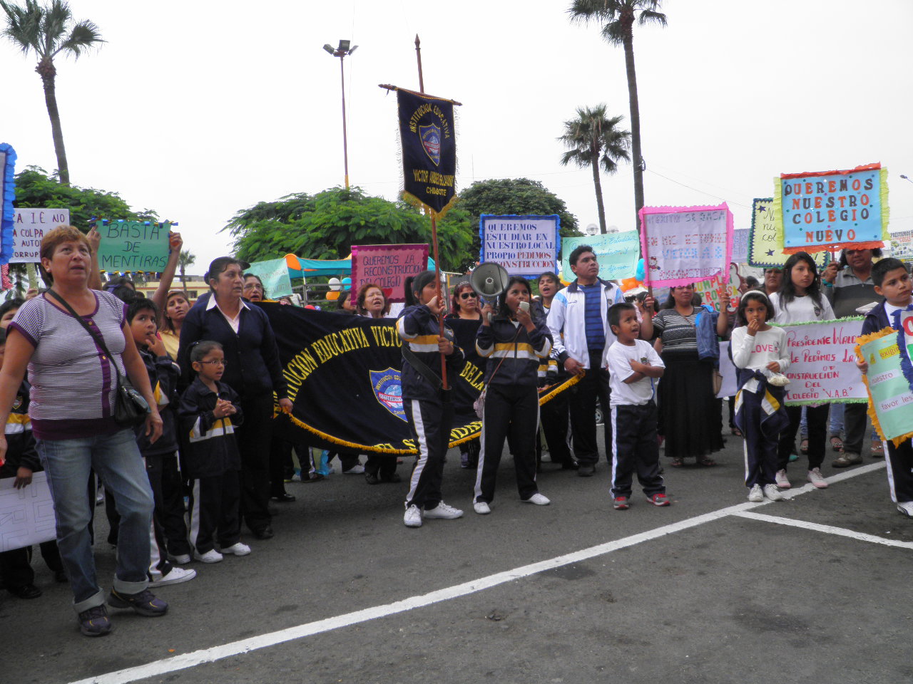 Chimbote: Escolares, docentes y padres del “Belaunde” exigen reconstrucción del colegio 