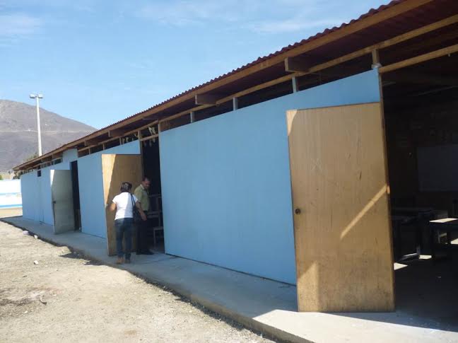 Chimbote: alumnos del colegio "Belaúnde" estudiarán en 14 aulas sin ventanas