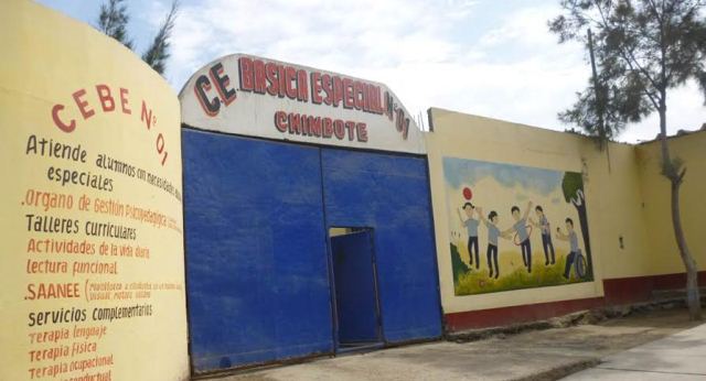 Alumnos de colegio alternativo son regresados a sus casas por falta de profesores