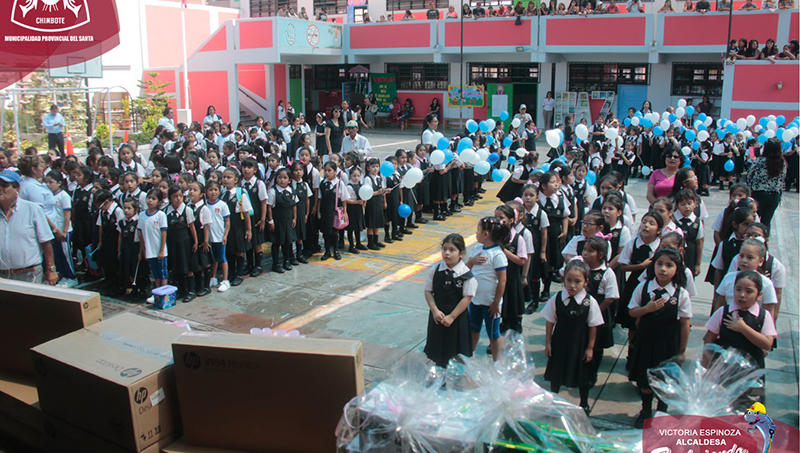 Colegio ex 314 recibió computadoras y proyectores tras ganar muniolimpiadas