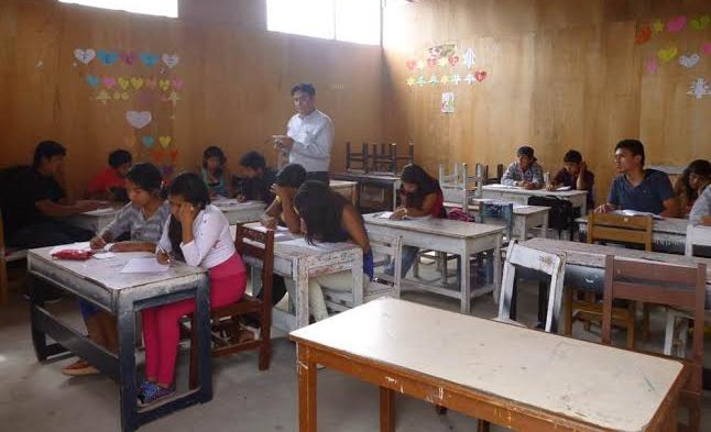 Alumnos del "Belaúnde" obligados a estudiar en aulas prefabricadas de otros colegios