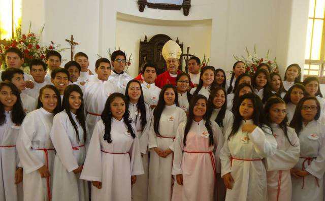 Confirmación en el Colegio Santa Rosa de Lima