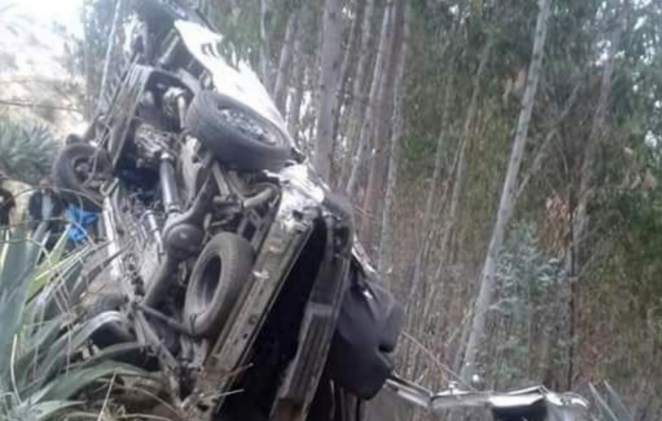 Áncash: tres fallecidos en la vía Moro- Pamparomás por caída de combi a un abismo