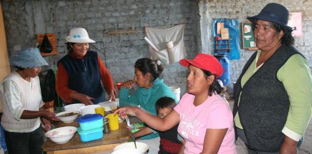 Cinco comedores más serán beneficiados con la canasta básica