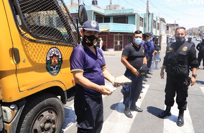 Agentes municipales y serenos fueron agredidos por ambulantes de El Progreso