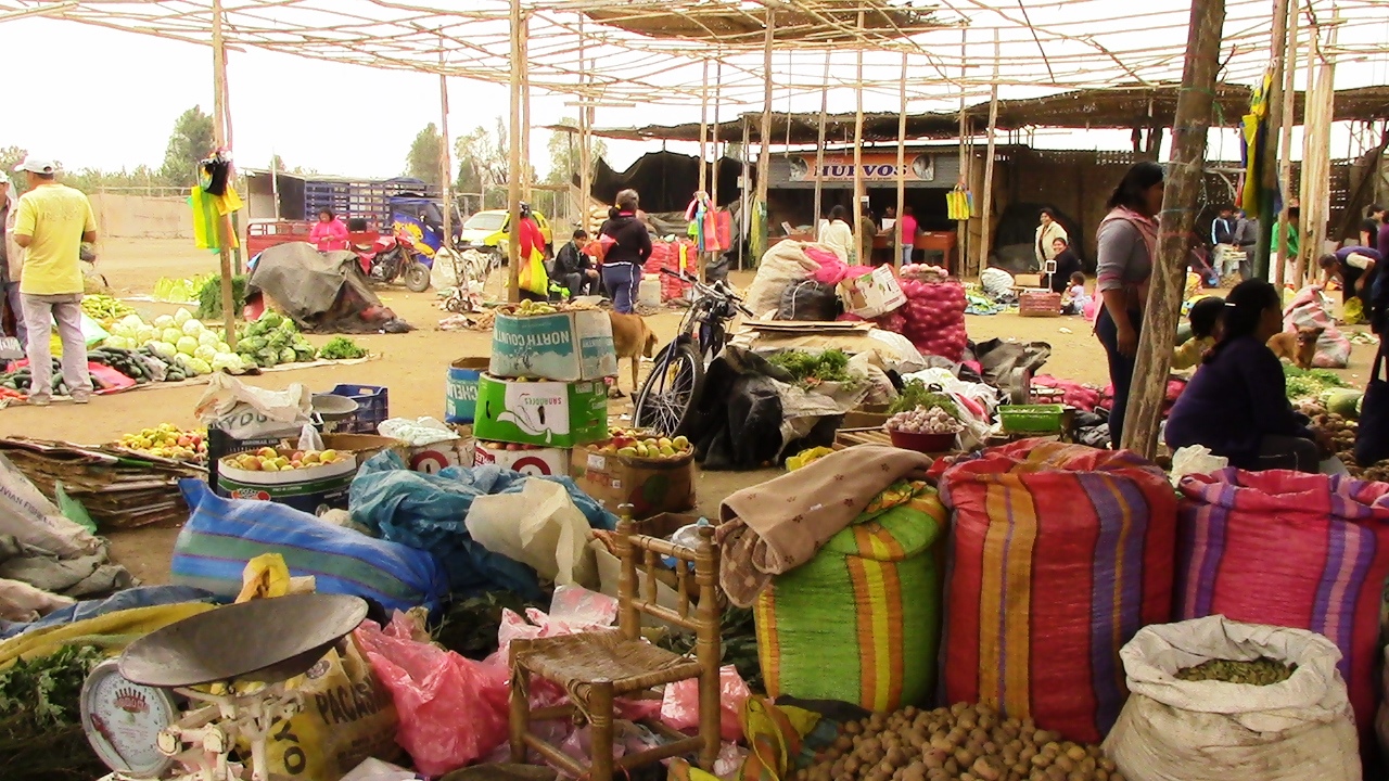  Comerciantes del mercado Dos de Mayo se resisten a ser desalojados 