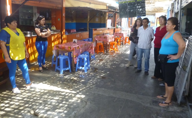  Colapsó desagüe en el mercado de Miramar perjudicando a comercios 