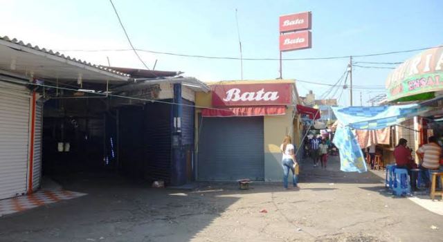 Intimidan a comerciantes de mercados a cerrar sus puestos y acatar paro
