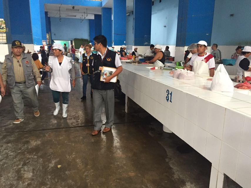 Chimbote: multan a comerciantes de mercado de peces por vender en condiciones insalubres