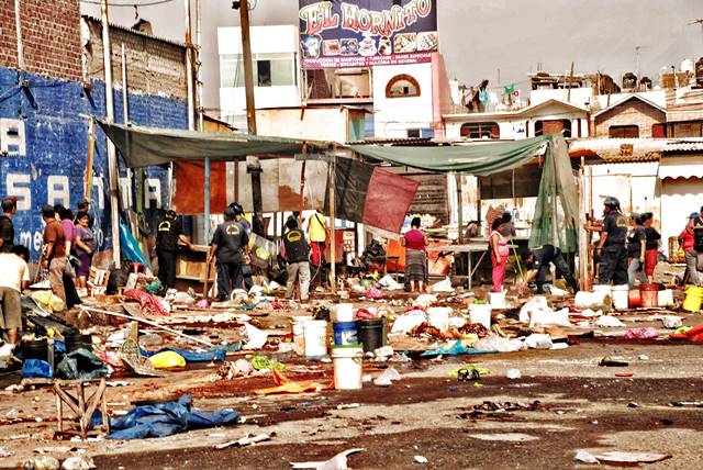 Nuevo Chimbote: Informales desalojados retornan a mercado Bueno Aires