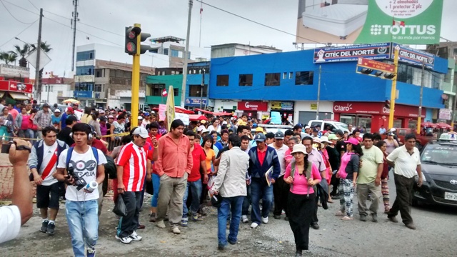 Chimbote: Comerciantes del Mercado 2 de Mayo rechazan tercera elección de Pedro Reyes