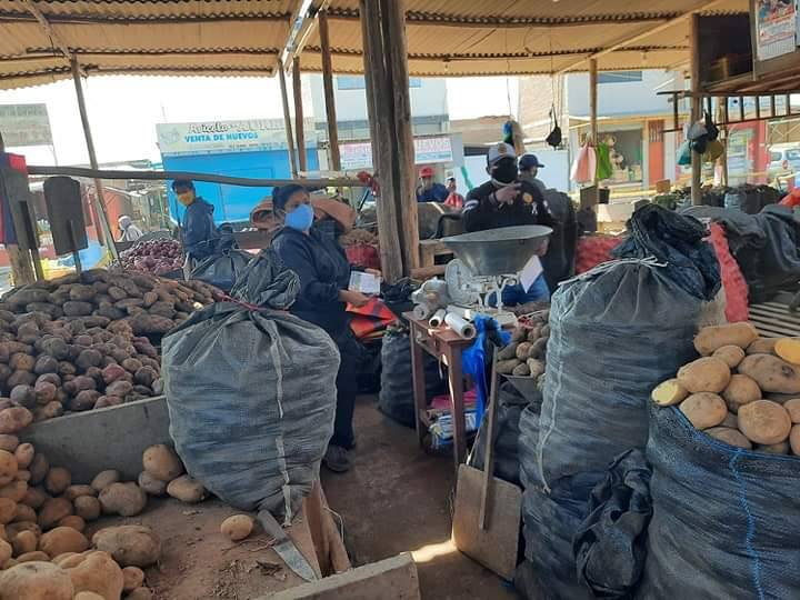 Municipio  multa a comerciantes del mercado La perla por adulterar peso de las balanzas