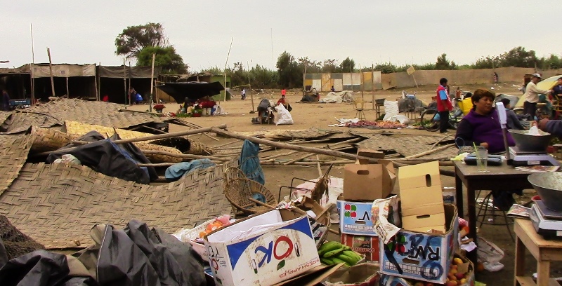 Destruyen puestos de comerciantes del “Dos de Mayo” y los obligan a salir