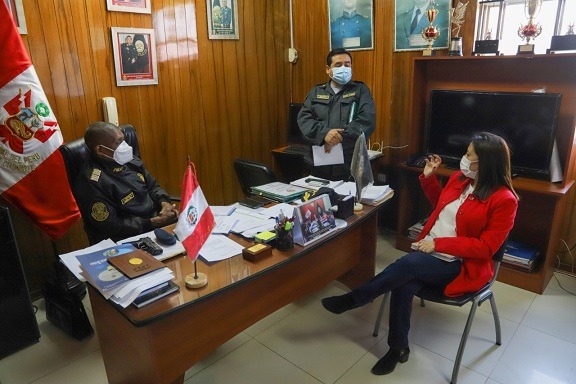 Policía Nacional y comuna provincial coordinan acciones frente al comercio informal en Chimbote