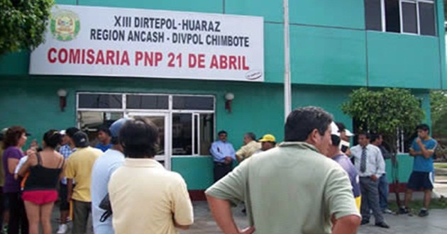 Chimbote: hampón coloca su cuchillo en el cuello de una joven para robarle su celular y fugar en una mototaxi