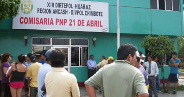 Intervienen a mujer que guardaba 150 envoltorios de droga en su brasier en Chimbote