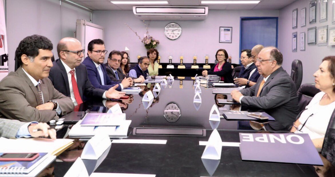 Comisión para la reforma política se reunió con el jefe de la ONPE