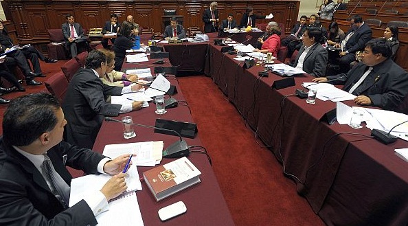 Comisión de Constitución aprobó dictamen de ley que impide reelección de autoridades