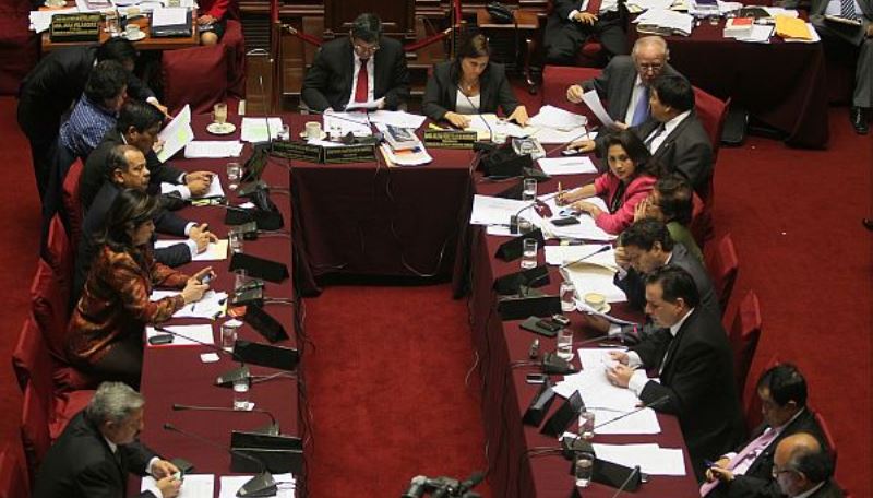 Funcionarios corruptos serían sancionados con multas