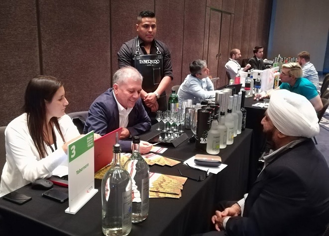 Compradores de siete países quedan fascinados por la calidad del pisco peruano