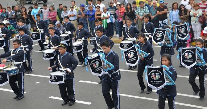 Nuevo Chimbote: Inició Semana Cívica con embanderamiento del distrito y concurso de bandas
