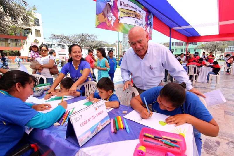  Hidrandina realizó concurso de dibujo y pintura “Iluminando tu Navidad” en Chimbote